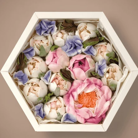 Цветы в коробке, 23 см.